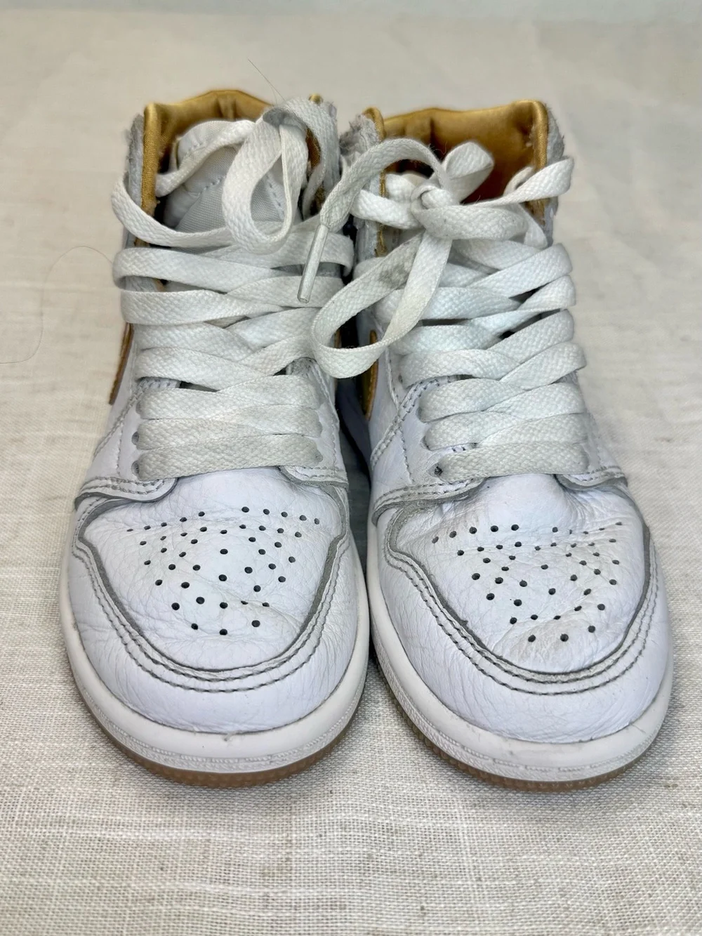 Nike Kids Jordan 1 Retro High OG PS White and Gold Sneakers 11C